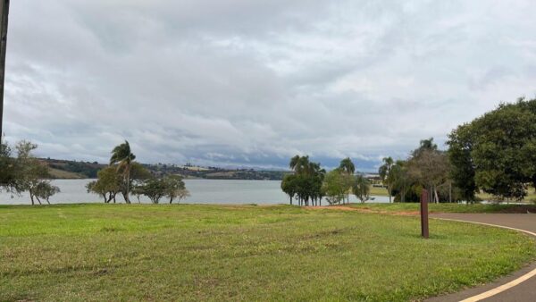 Terrenos à venda em Riviera de Santa Cristina III - Imagem 3