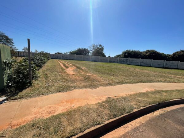 Terreno à venda - Condomínio Tamboré Bauru - Imagem 2