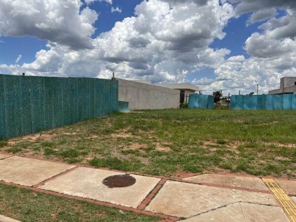 Terreno à venda - Condomínio Cyrela Estoril - 686 m²