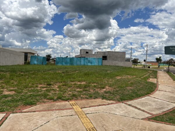 Terreno à venda - Condomínio Cyrela Estoril - 686 m² - Imagem 2