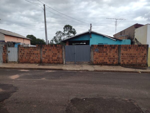 Casa térrea à venda - Bairro Vila Serrão (próx. a av. Comendador Martha)