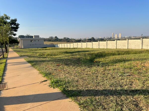Terreno à venda - Condomínio Tamboré - 416 m²