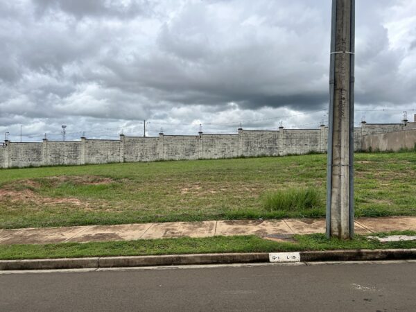 Terreno à venda - Condomínio Tamboré - Imagem 2