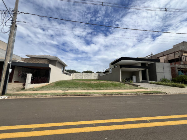 Terreno à venda - Condomínio Tamboré Bauru - Imagem 2