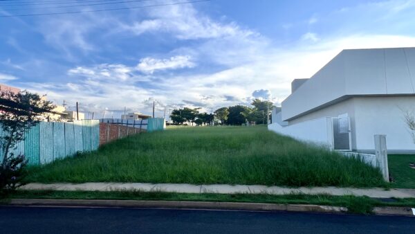 Terreno à venda - Condomínio Tamboré - 395 m²