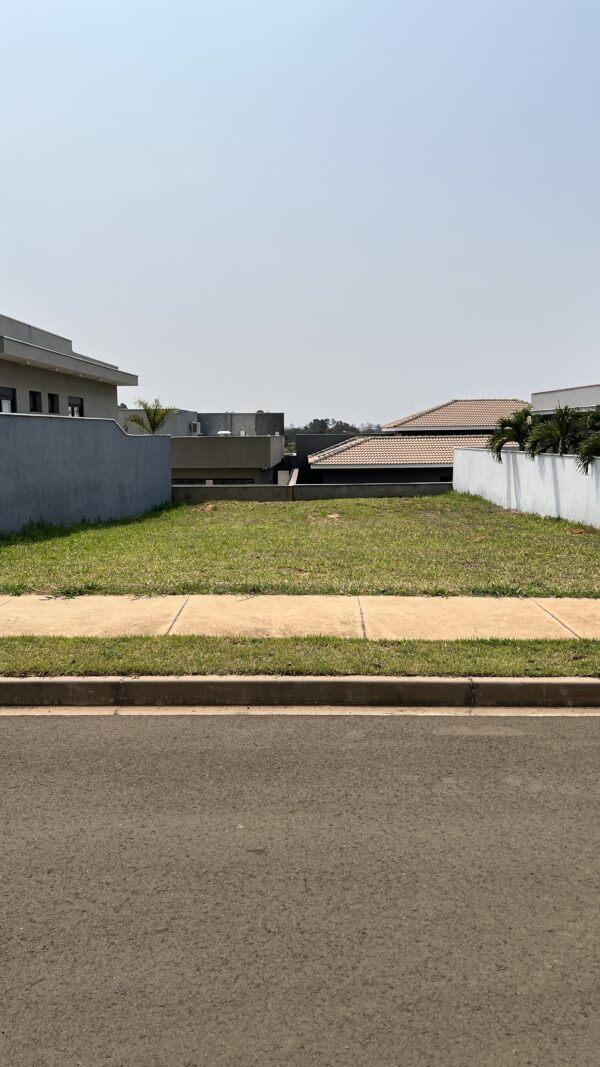 Terreno à venda - Condomínio Tamboré Bauru - Imagem 2