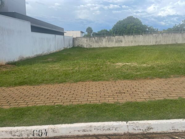 Terreno à venda - Condomínio Villa Dumont