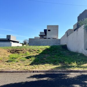 Terreno à venda – Condomínio Villa de Leon I